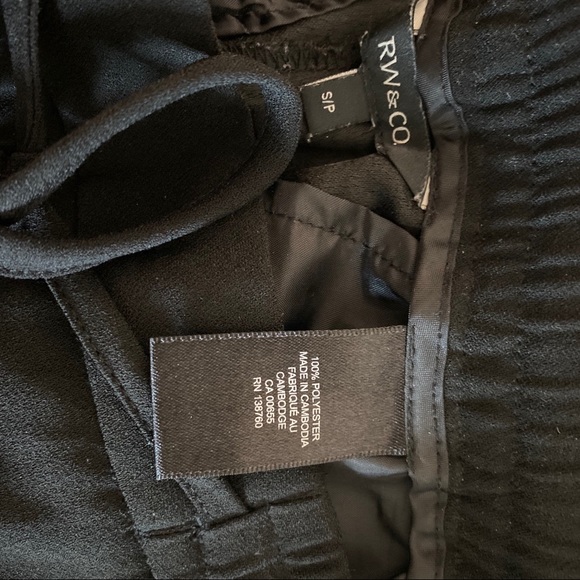 RW&Co | Pleated Black Pants - Picture 7 of 8